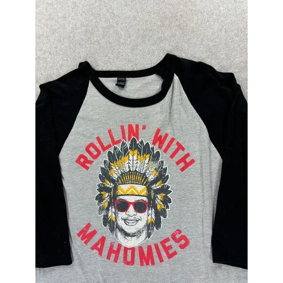 Kansas‎ City Chiefs ROLLIN WITH MAHOMIES Raglan Football Shirt (Men's Medium) - Picture 2 of 9